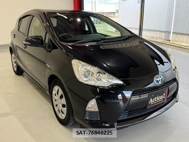 Toyota AQUA 2013-09 8814237-6
