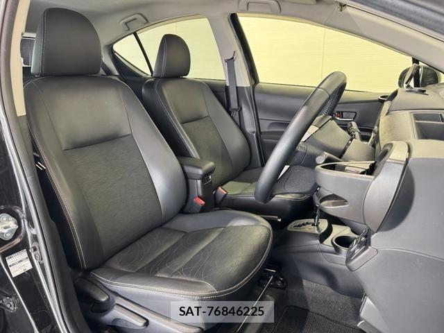 Toyota AQUA 2013-09 8814237-8