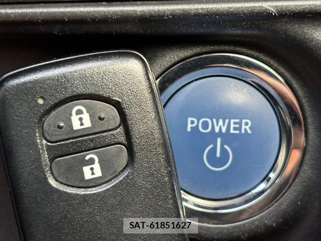 Toyota AQUA 2016-04 8814264-13
