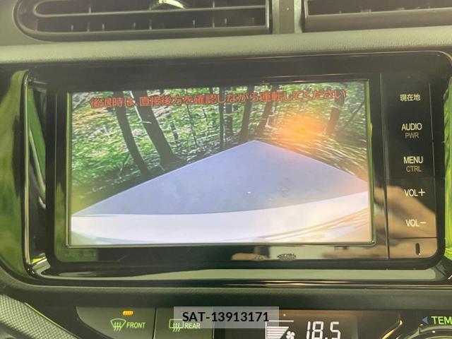 Toyota AQUA 2015-08 8814276-3