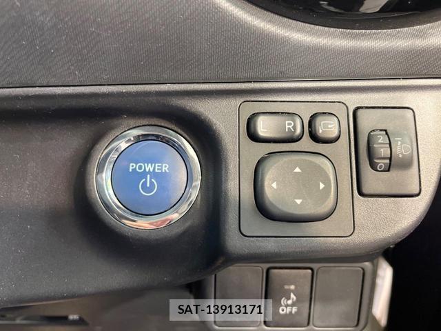 Toyota AQUA 2015-08 8814276-7