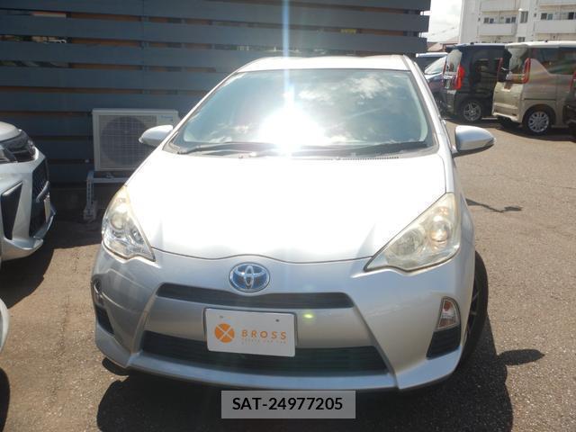 Toyota AQUA 2014-06 8814307-1