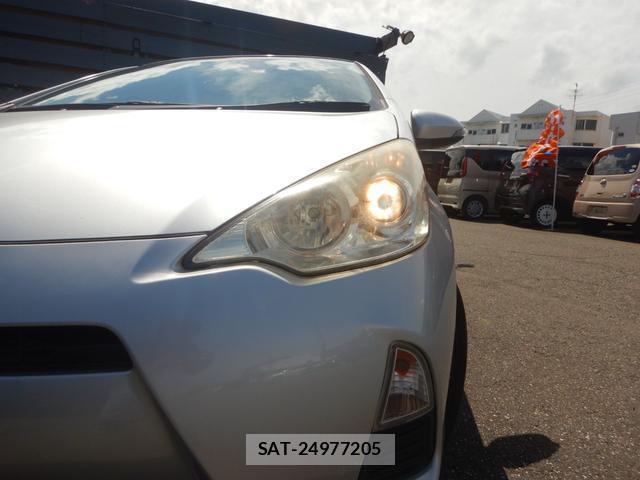 Toyota AQUA 2014-06 8814307-13