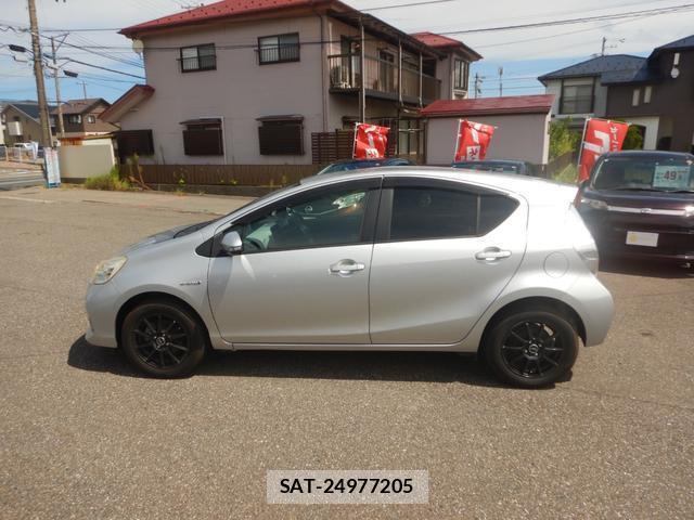 Toyota AQUA 2014-06 8814307-14