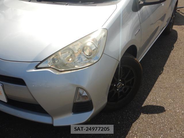 Toyota AQUA 2014-06 8814307-2
