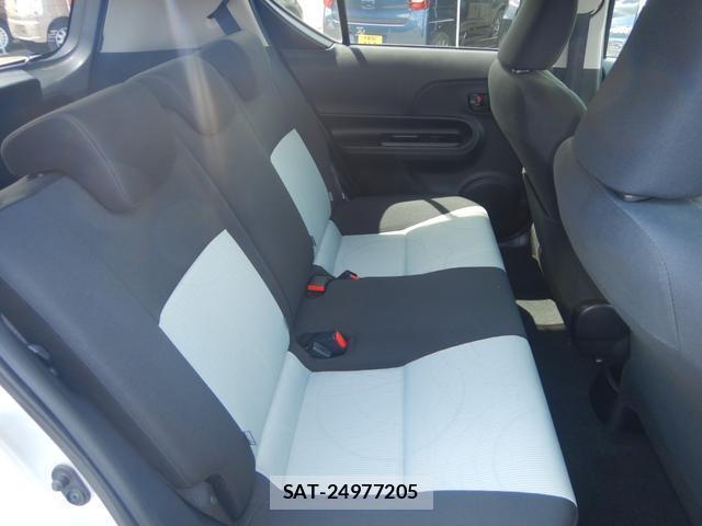 Toyota AQUA 2014-06 8814307-7