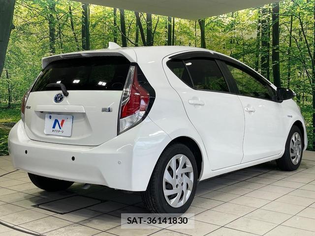 Toyota AQUA 2015-10 8814386-16
