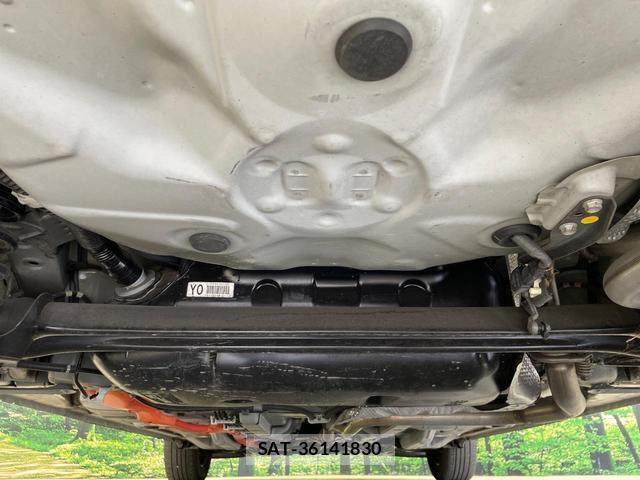 Toyota AQUA 2015-10 8814386-18