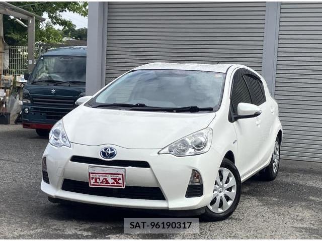 Toyota AQUA 2019-10 8814629-0