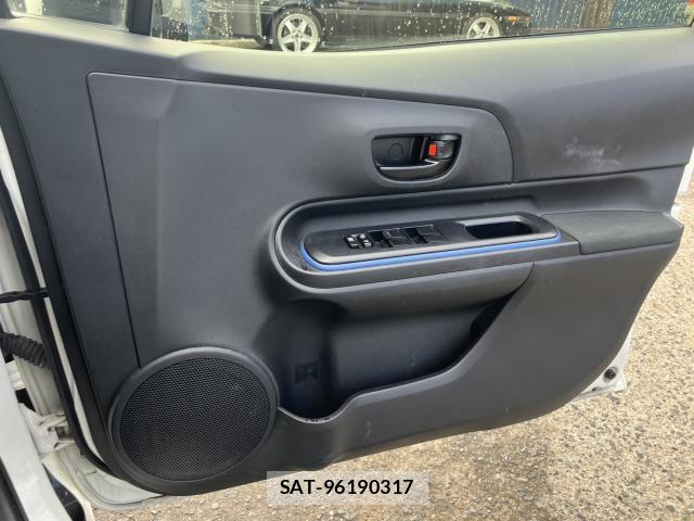 Toyota AQUA 2019-10 8814629-12