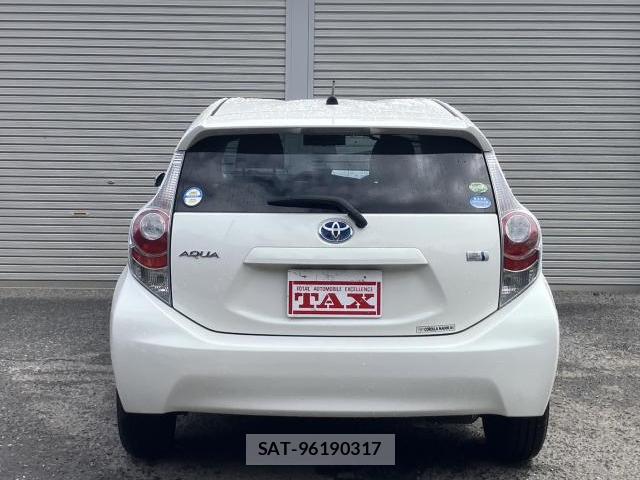 Toyota AQUA 2019-10 8814629-16