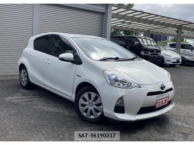 Toyota AQUA 2019-10 8814629-17