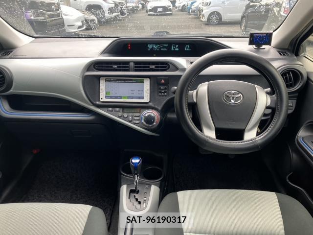 Toyota AQUA 2019-10 8814629-2