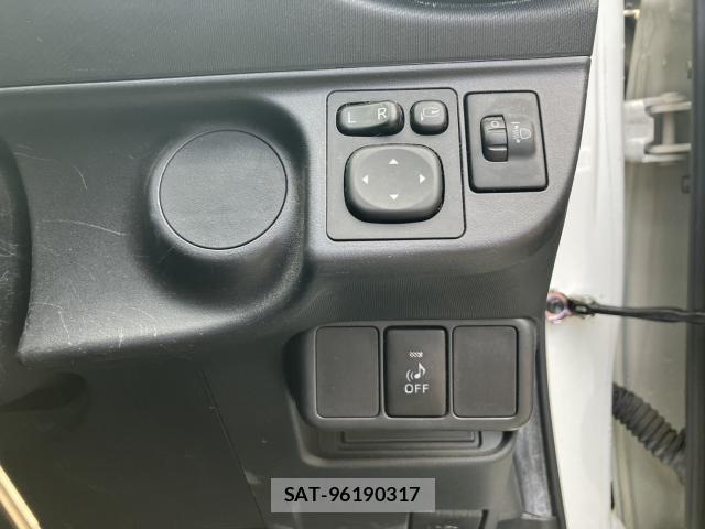Toyota AQUA 2019-10 8814629-9