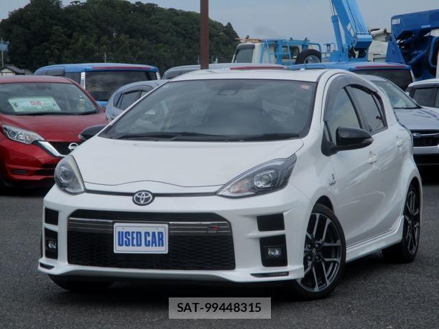 Toyota AQUA 2018-05 8814913-0