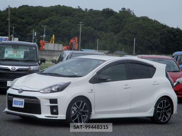 Toyota AQUA 2018-05 8814913-11