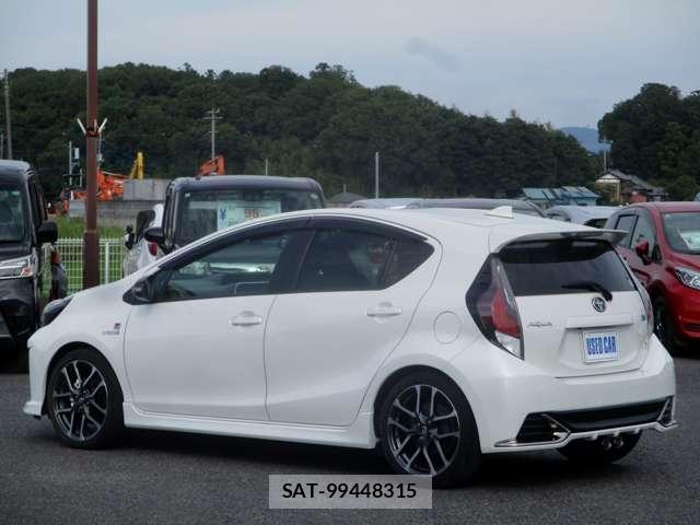 Toyota AQUA 2018-05 8814913-12