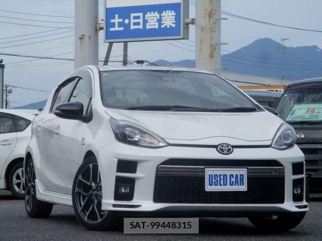Toyota AQUA 2018-05 8814913-13