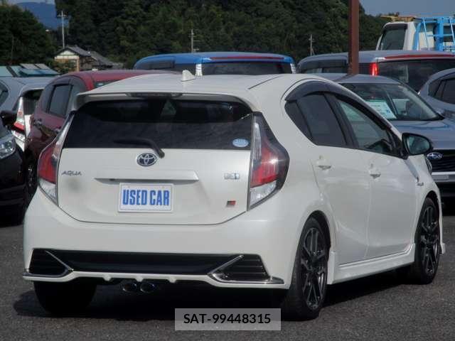 Toyota AQUA 2018-05 8814913-14