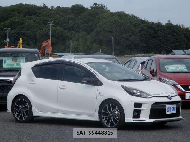 Toyota AQUA 2018-05 8814913-15