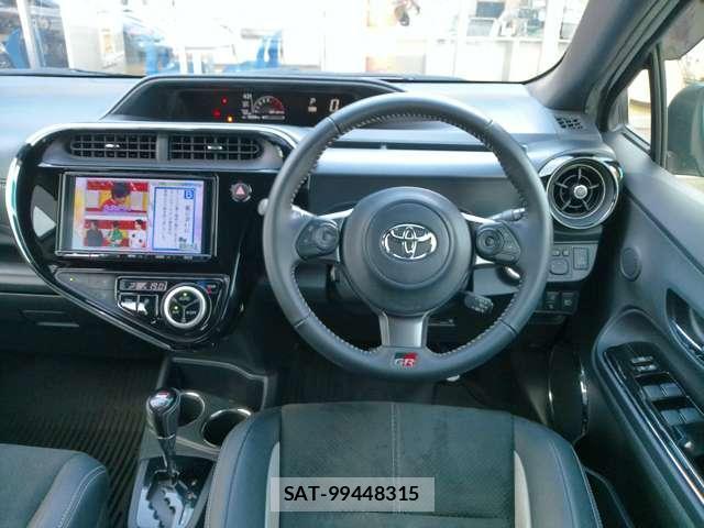 Toyota AQUA 2018-05 8814913-2