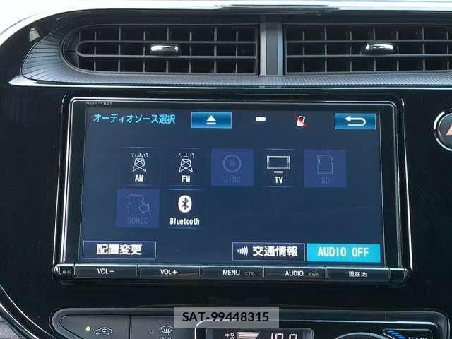 Toyota AQUA 2018-05 8814913-6