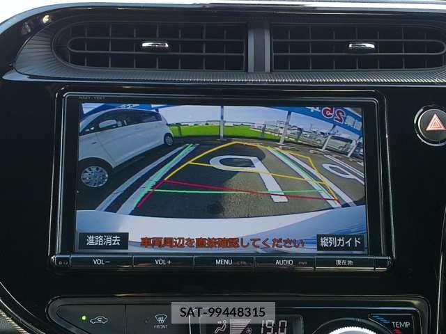 Toyota AQUA 2018-05 8814913-8