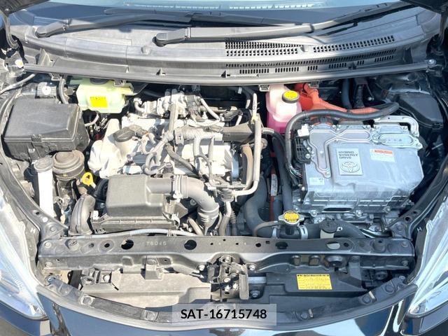 Toyota AQUA 2015-04 8814937-16