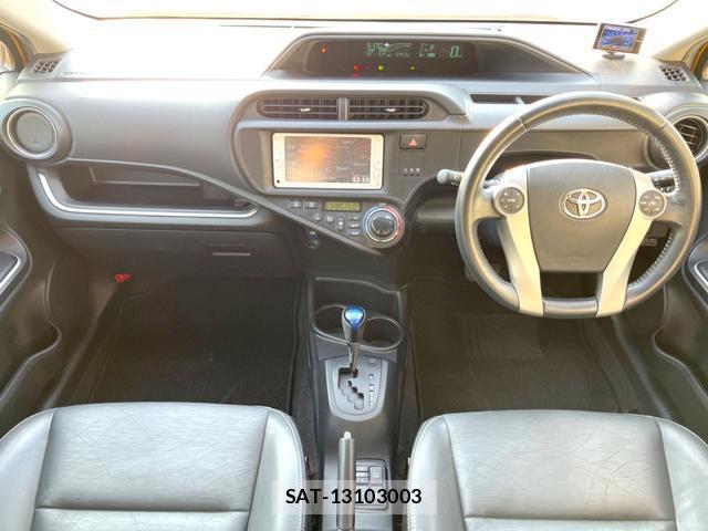 Toyota AQUA 2013-09 8814940-1