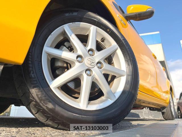 Toyota AQUA 2013-09 8814940-12