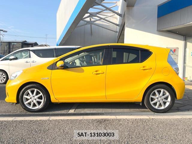Toyota AQUA 2013-09 8814940-14