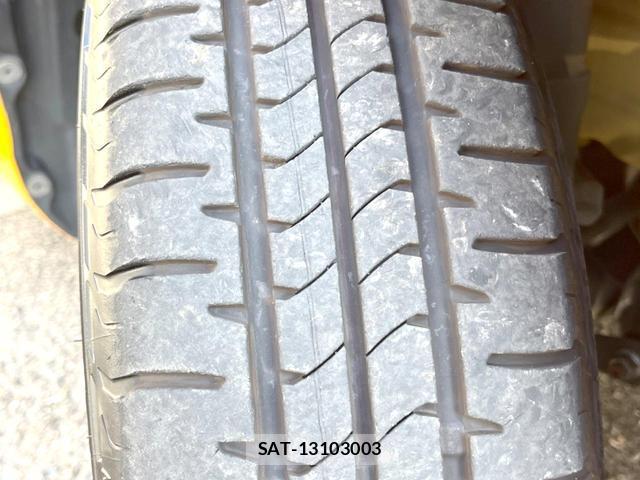 Toyota AQUA 2013-09 8814940-18