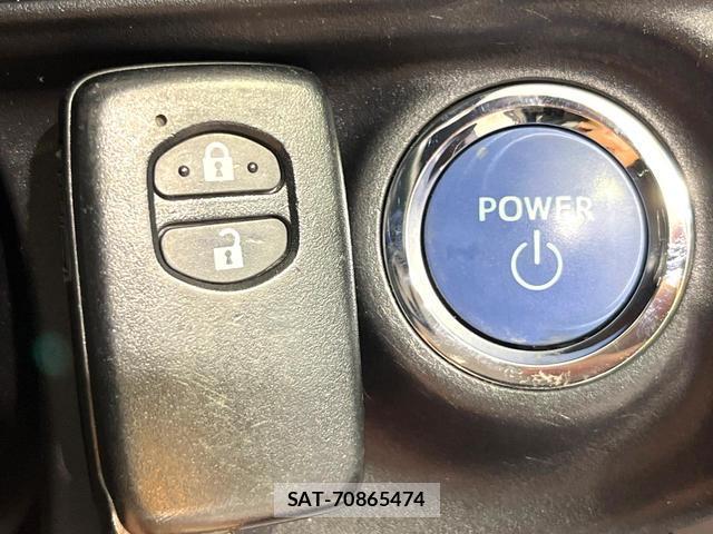 Toyota AQUA 2017-07 8815038-19