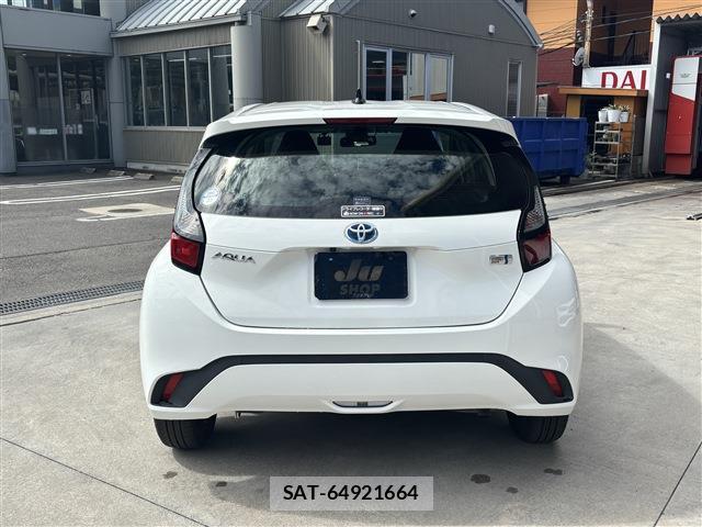Toyota AQUA 2021-09 8815061-4