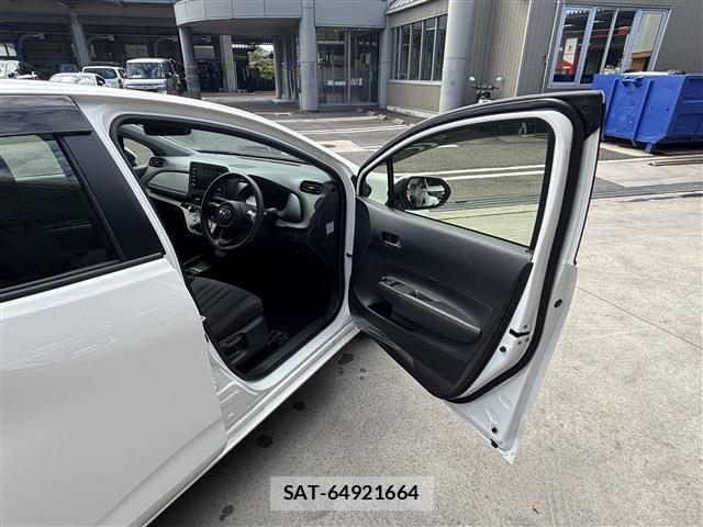 Toyota AQUA 2021-09 8815061-6