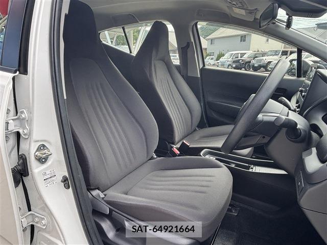 Toyota AQUA 2021-09 8815061-8