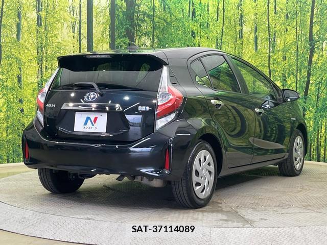 Toyota AQUA 2018-02 8815177-16