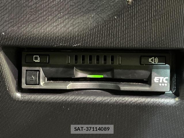 Toyota AQUA 2018-02 8815177-5