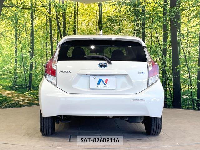 Toyota AQUA 2015-08 8815190-14