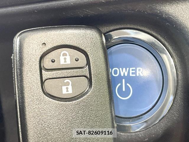 Toyota AQUA 2015-08 8815190-6
