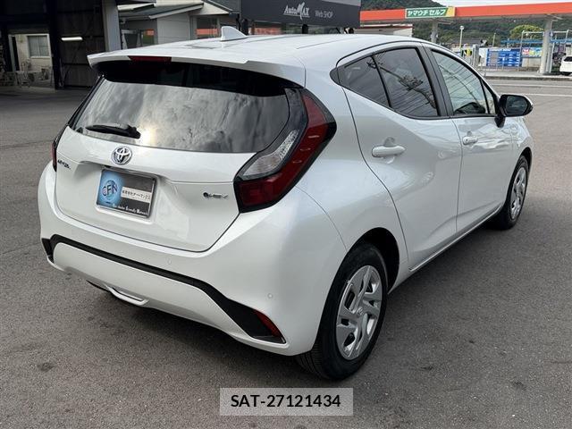 Toyota AQUA 2024-07 8815265-1