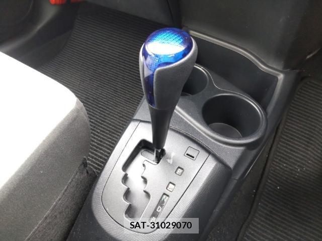 Toyota AQUA 2017-09 8815316-11