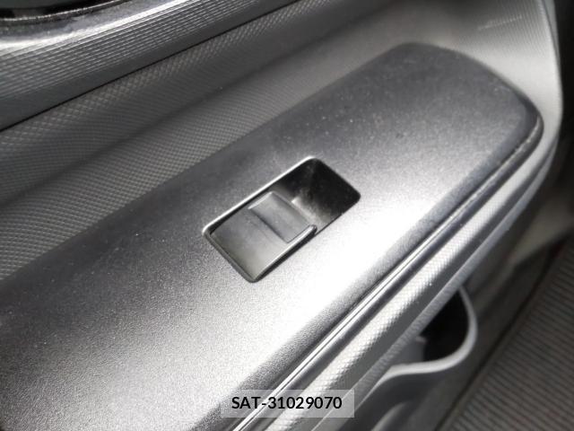 Toyota AQUA 2017-09 8815316-12
