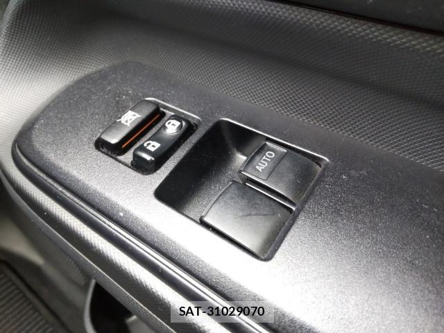 Toyota AQUA 2017-09 8815316-13