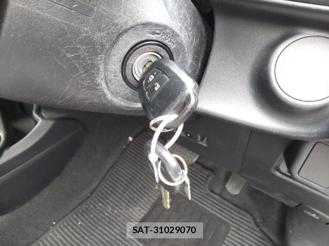Toyota AQUA 2017-09 8815316-14