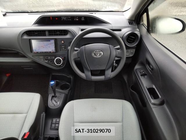 Toyota AQUA 2017-09 8815316-2
