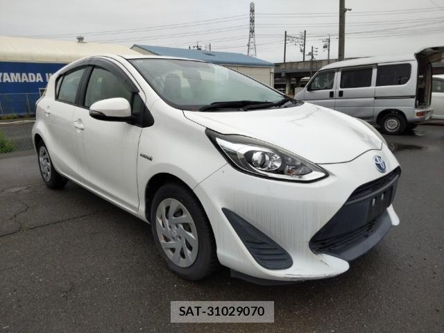 Toyota AQUA 2017-09 8815316-3