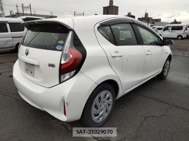 Toyota AQUA 2017-09 8815316-4