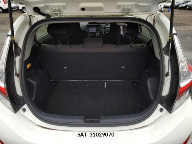 Toyota AQUA 2017-09 8815316-7