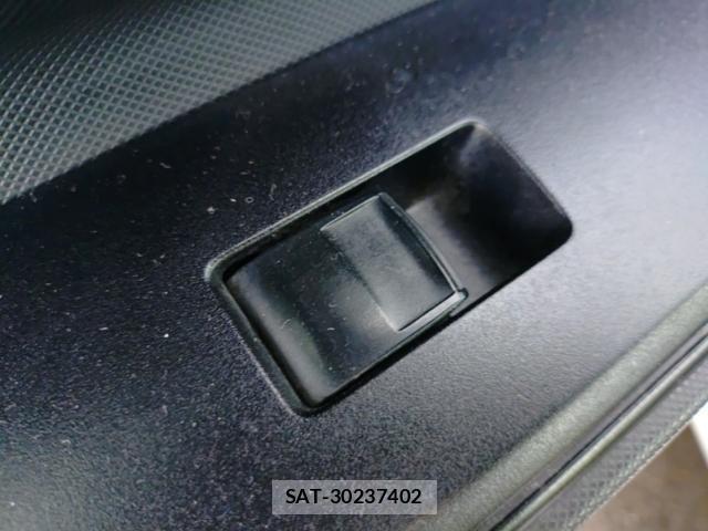 Toyota AQUA 2017-09 8815319-12